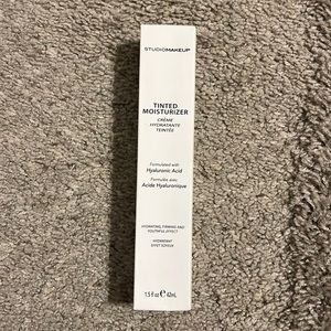 Studio makeup tinted moisturizer